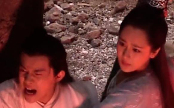 易烊千玺女朋友是杨紫,易烊千玺是哪个组合的成员 易烊千玺女朋友是杨紫,易烊千玺是哪个组合的成员