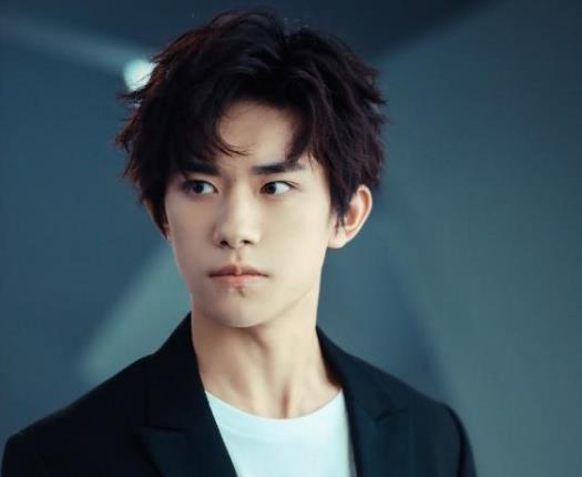 易烊千玺会娶普通女孩,易烊千玺有公司吗 易烊千玺会娶普通女孩,易烊千玺有公司吗