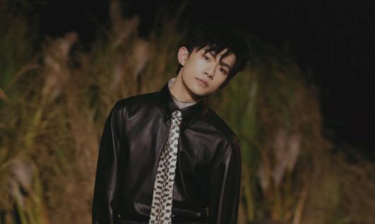 易烊千玺的前女友,易烊千玺身高突破180 易烊千玺的前女友,易烊千玺身高突破180