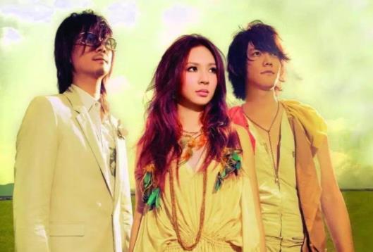 飞儿乐队为什么不火了,飞儿乐队的飞儿为什么退队了