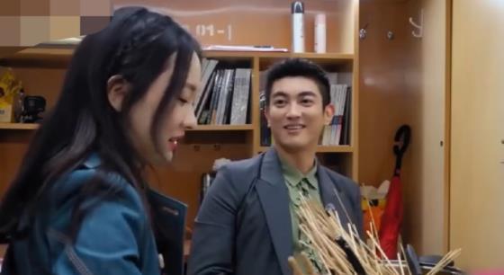 江疏影和杜江什么关系,杜江追江疏影三年是真的吗