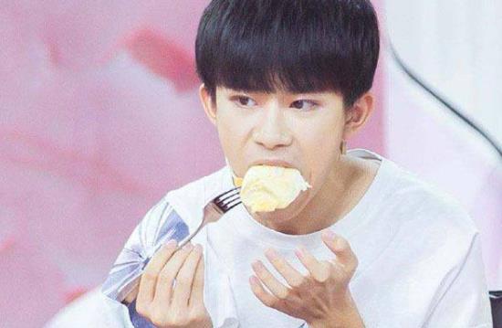 为什么说易烊千玺是北京人,易烊千玺爱吃什么菜 为什么说易烊千玺是北京人,易烊千玺爱吃什么菜