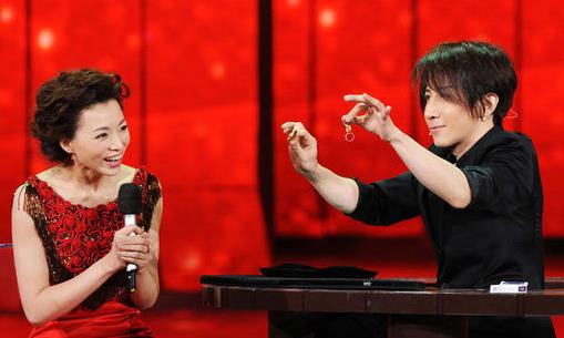 董卿为什么不主持春晚了,董卿为什么不主持节目了 董卿为什么不主持春晚了,董卿为什么不主持节目了