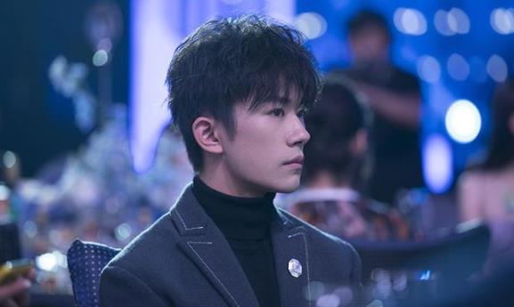 易烊千玺电影送你一朵小红花大概讲的什么,易烊千玺真实身高有170吗 易烊千玺电影送你一朵小红花大概讲的什么,易烊千玺真实身高有170吗