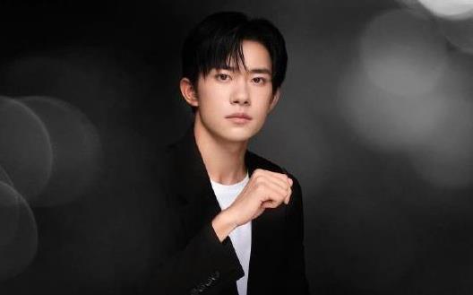 易烊千玺在娱乐圈是什么地位,易烊千玺是不是演员