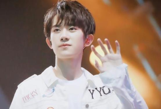 易烊千玺在娱乐圈是什么地位,易烊千玺是不是演员