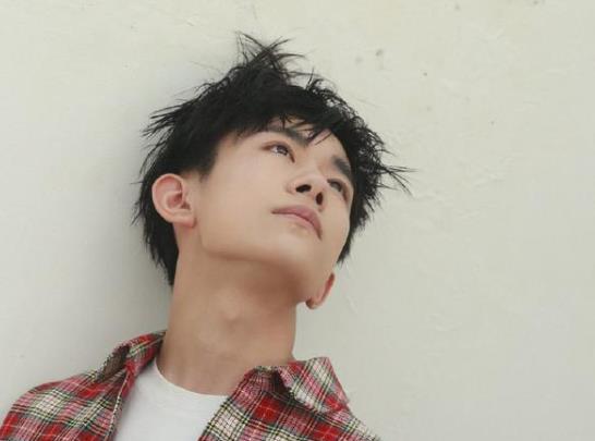 易烊千玺家境惊人,易烊千玺家境如何