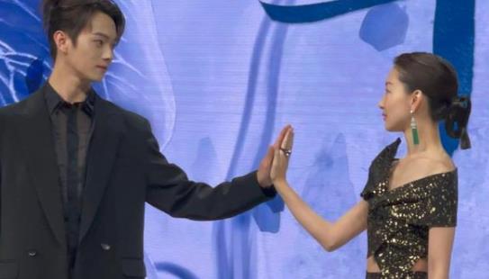 许凯周冬雨微博互动,周冬雨和许凯什么误会