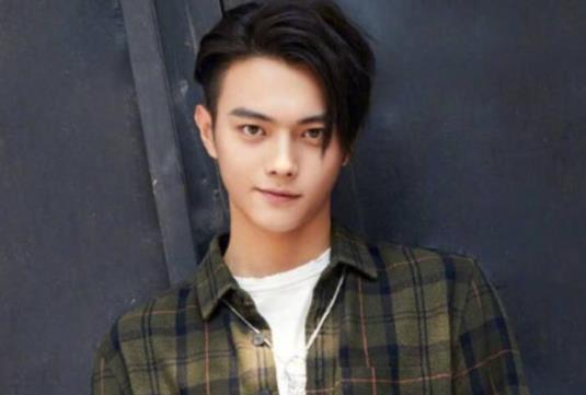 许凯吴谨言白鹿三人关系,许凯和谁关系好 许凯吴谨言白鹿三人关系,许凯和谁关系好