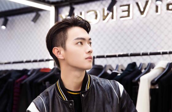 吴谨言许凯白鹿同台,许凯是喜欢白鹿还是吴谨言