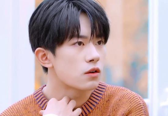 易烊千玺送鞠婧祎礼物的综艺,易烊千玺送鞠婧祎礼物在哪一集 易烊千玺送鞠婧祎礼物的综艺,易烊千玺送鞠婧祎礼物在哪一集