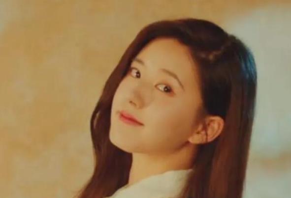 赵露思和鞠婧祎是什么关系,赵露思性格怎么样