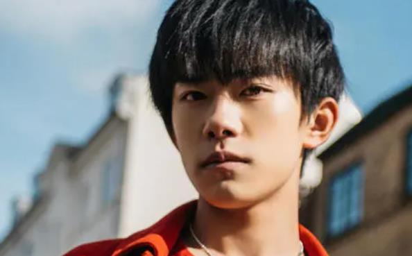 易烊千玺在娱乐圈没人敢潜,易烊千玺超话什么时候开的 易烊千玺在娱乐圈没人敢潜,易烊千玺超话什么时候开的