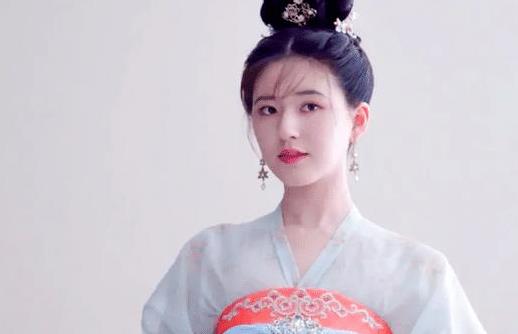 宋威龙夸赵露思好看,赵露思是有人捧的 宋威龙夸赵露思好看,赵露思是有人捧的