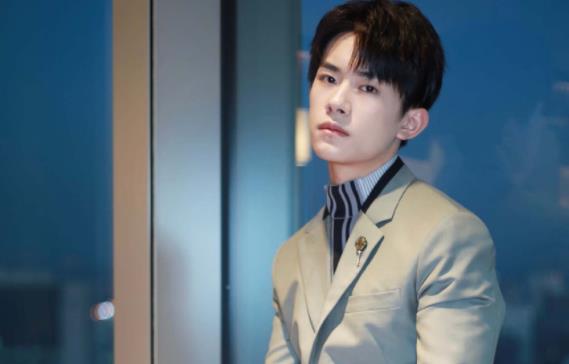 易烊千玺单亲家庭,易烊千玺是怎么火起来的