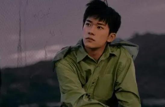 易烊千玺家里穷,易烊千玺目前的咖位