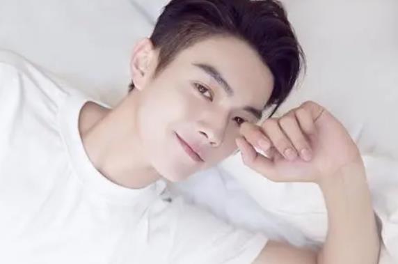 许凯为什么叫横店小王子,许凯为什么退学