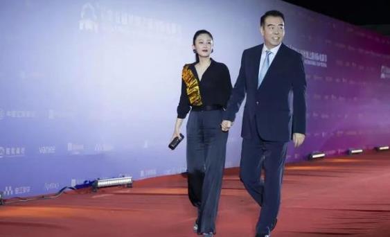 陈红陈凯歌怎么在一起的,陈红陈凯歌小几岁