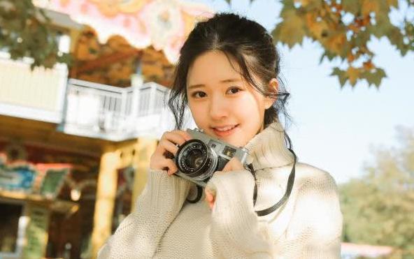 赵露思才20岁就大学毕业了,赵露思大学读了几年