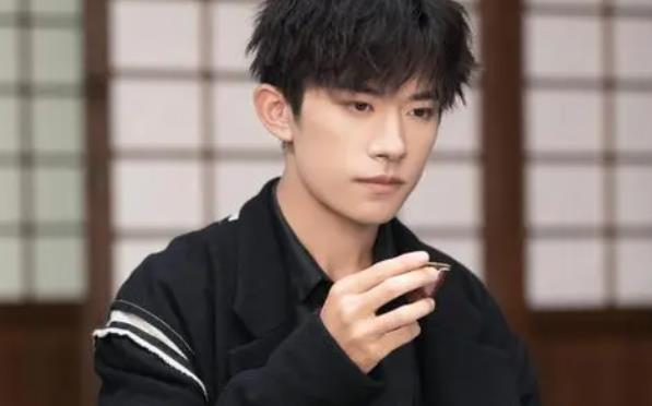 易烊千玺电影中国医生,易烊千玺名字的由来