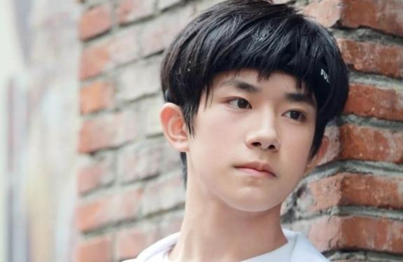 易烊千玺恋情最新消息,易烊千玺年龄和个人资料 易烊千玺恋情最新消息,易烊千玺年龄和个人资料