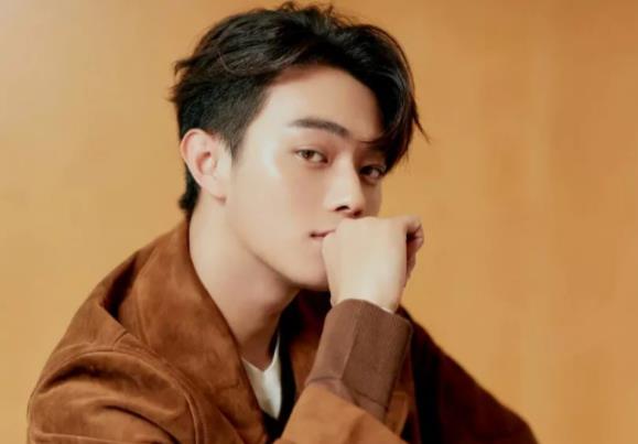 许凯为什么长这么帅,许凯割过双眼皮吗