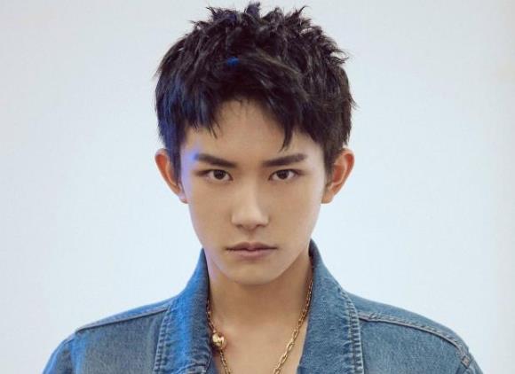 易烊千玺舞蹈老师余衍林,易烊千玺代言的手机