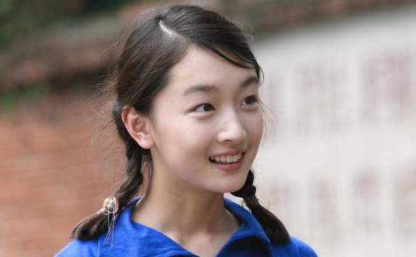 周冬雨为什么能火,周冬雨为什么叫小黄鸭