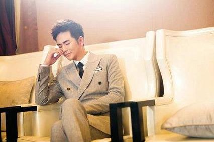 张晓龙的老婆叫什么名字，张晓龙老师怎么样