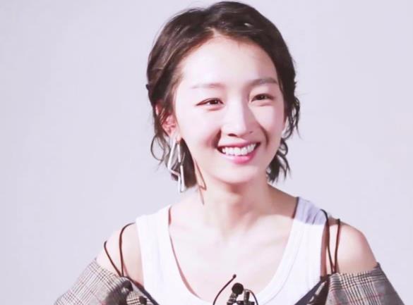 周冬雨的父母是谁,周冬雨的家境如何