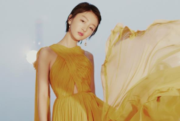 周冬雨老公是谁,周冬雨真实身高154