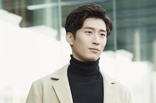 窦骁谁的老公,窦骁身高真实身高是多少