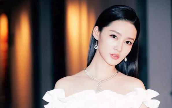 李沁为什么不火,李沁为什么被称为鸡腿