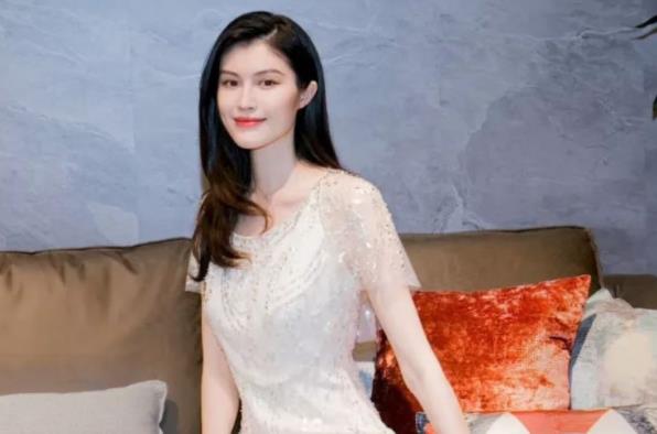 何穗为什么不用美黑,何穗身高多少厘米