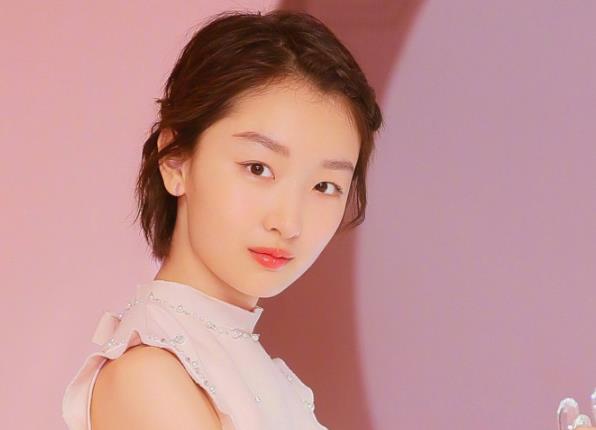 周冬雨父母是做什么的,周冬雨是富二代吗