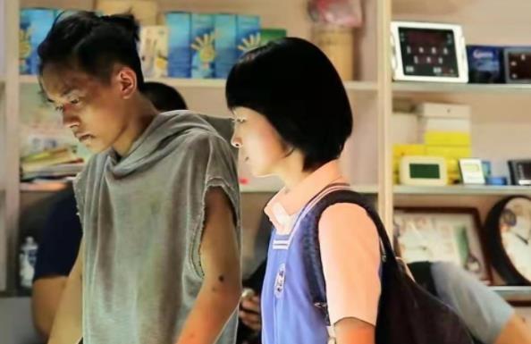 易烊千玺周冬雨私下被拍,易烊千玺周冬雨日本同游 易烊千玺周冬雨私下被拍,易烊千玺周冬雨日本同游