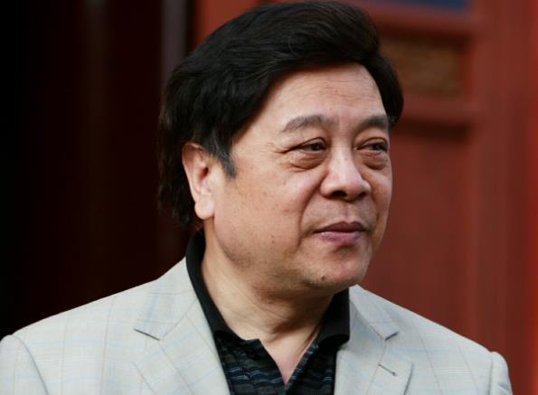 赵忠祥为什么这么出名,赵忠祥为什么有黑眼圈