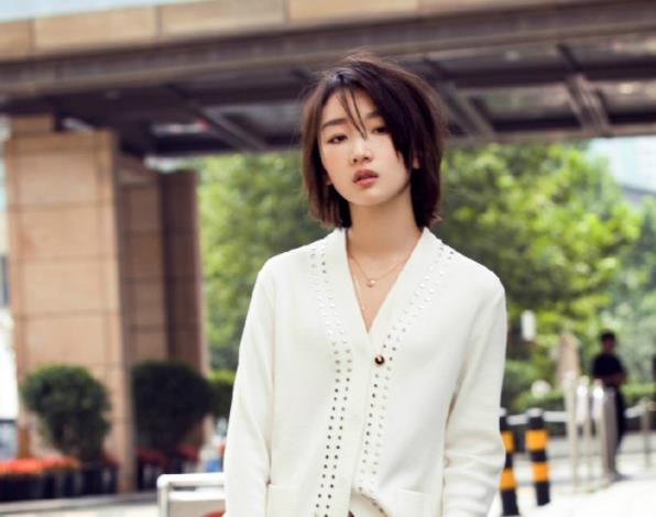 周冬雨那么丑为什么红,周冬雨撞脸哪些人 周冬雨那么丑为什么红,周冬雨撞脸哪些人