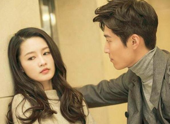 窦骁李沁互动,窦骁李沁大几岁了