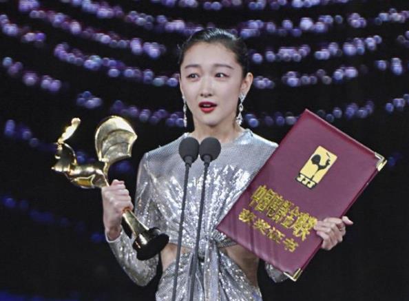 周冬雨微博粉丝,周冬雨身价多少亿了 周冬雨微博粉丝,周冬雨身价多少亿了