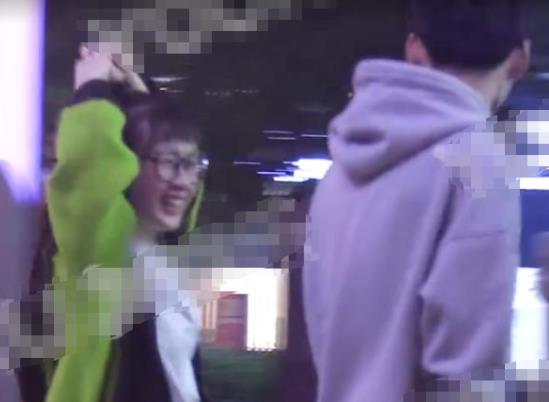 李浩菲付伟伦街头拥吻疑似新恋情，李浩菲为什么不在快乐大本营了