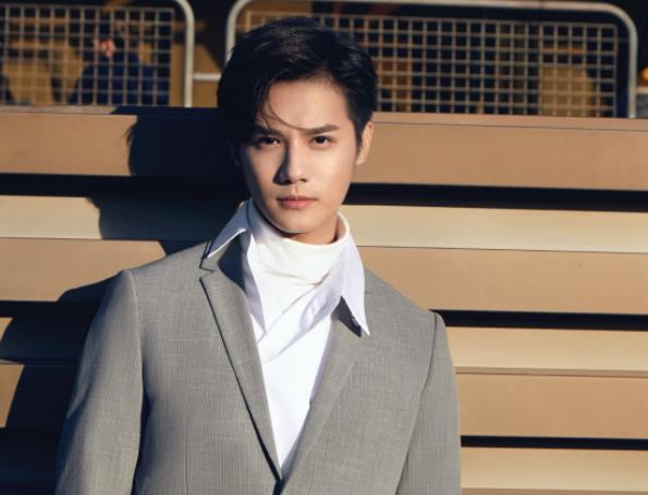 郑业成怎么不火,郑业成年龄多大