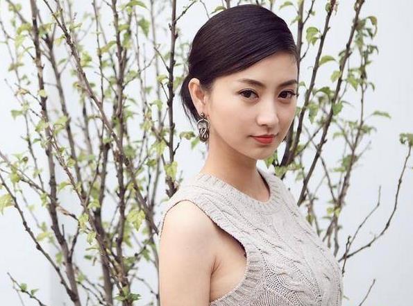 斓曦为什么不红,斓曦多大年龄