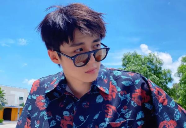 没有工作的一年靳成武真实身份?是富二代吗