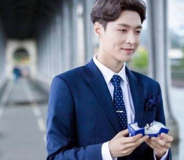 张艺兴拿到拖拉机驾照 张艺兴向往的生活是常驻嘉宾吗 张艺兴拿到拖拉机驾照 张艺兴向往的生活是常驻嘉宾吗