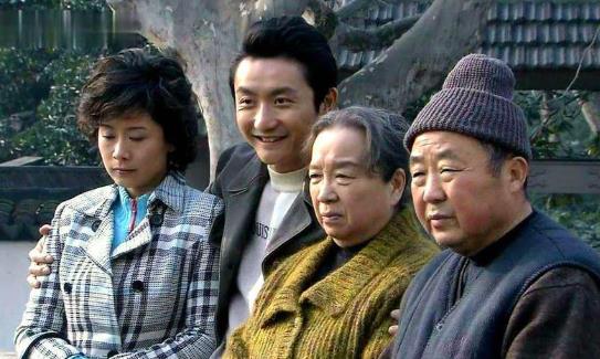 双面胶电视剧讲的是什么  如何评价电视剧双面胶