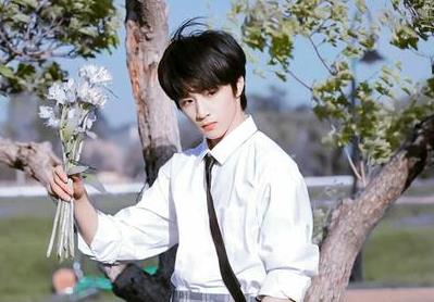 刘耀文是重庆哪里人  刘耀文为什么叫吻文