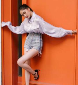 康可人腿怎么回事 康可人个人资料简介