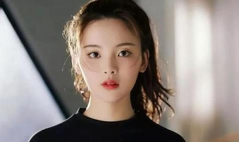 杨超越是怎么出名的 杨超越是哪家公司旗下的艺人 杨超越是怎么出名的 杨超越是哪家公司旗下的艺人