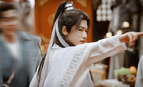 宋亚轩的粉丝名应援色是什么  宋亚轩的新综艺是什么